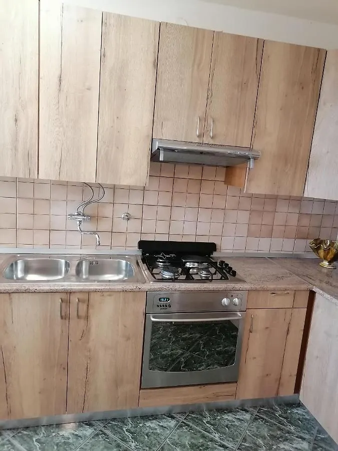 Apartmani Andelo I Ruzica Mundanije 0*,
