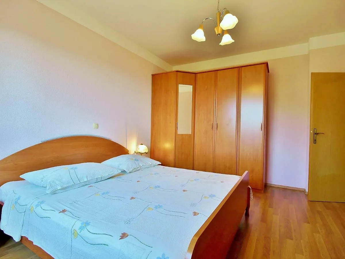 Apartmani Andelo I Ruzica Mundanije 0*,