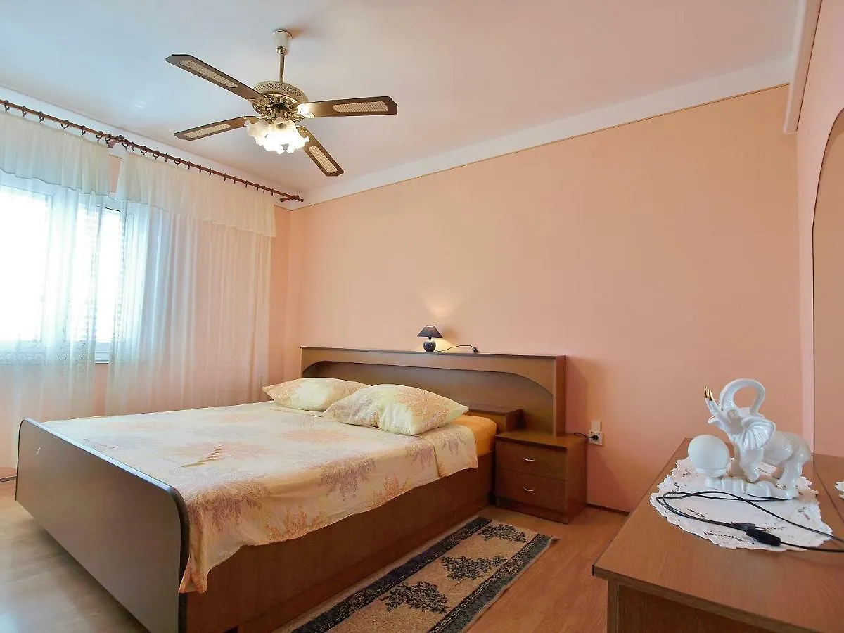 Apartmani Andelo I Ruzica Mundanije Apartmán