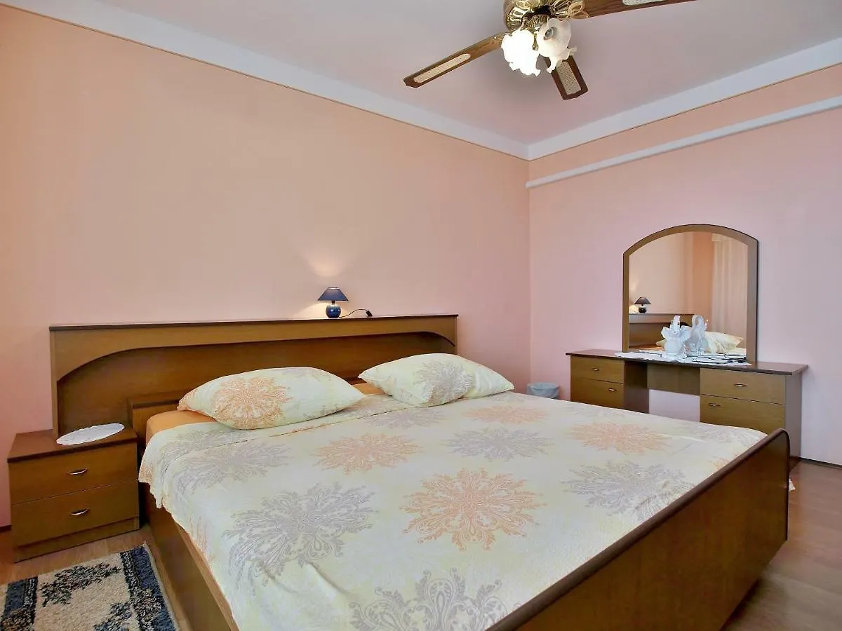 Apartman Apartmani Andelo I Ruzica Mundanije